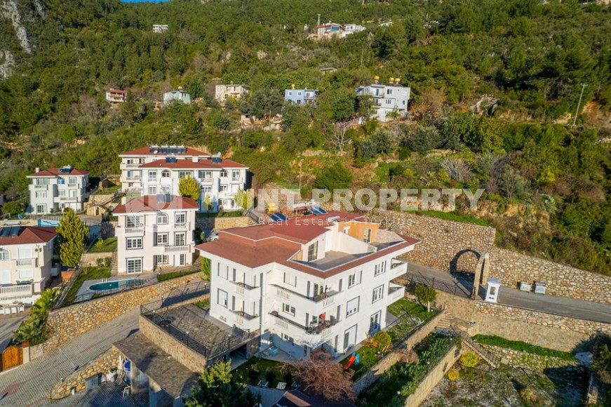 Апартаменты 4+1 в таунхаусе  с новым качественным ремонтом, в элитном районе Аланьи - Бекташ-id-5490-фото-31