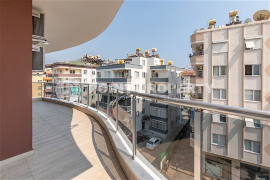 Апартаменты с новым ремонтом, стильным современным дизайном, мебелью и бытовой техникой, в центре спокойного, благоустроенного района Аланьи - Тосмур-id-5499-фото-9