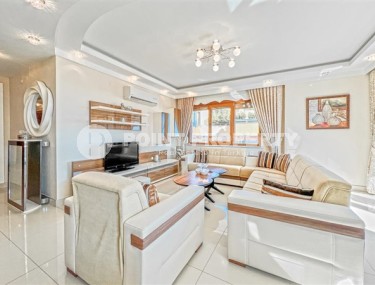 Уютная комфортабельная квартира с приятным светлым интерьером, в 50 метрах от пляжа и набережной-id-5501-фото-2