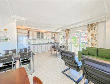 Panoramic two-level apartment 5+1, with a total area of 180 m2, 700 meters from the sea in the center of Alanya-id-5522-photo-2