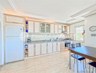 Panoramic two-level apartment 5+1, with a total area of 180 m2, 700 meters from the sea in the center of Alanya-id-5522-photo-3
