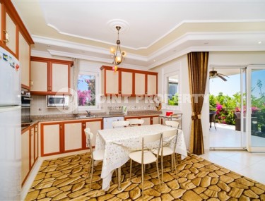 Прекрасная двухэтажная вилла с панорамным видом на море, в живописном районе Аланьи - Конаклы-id-5561-фото-4