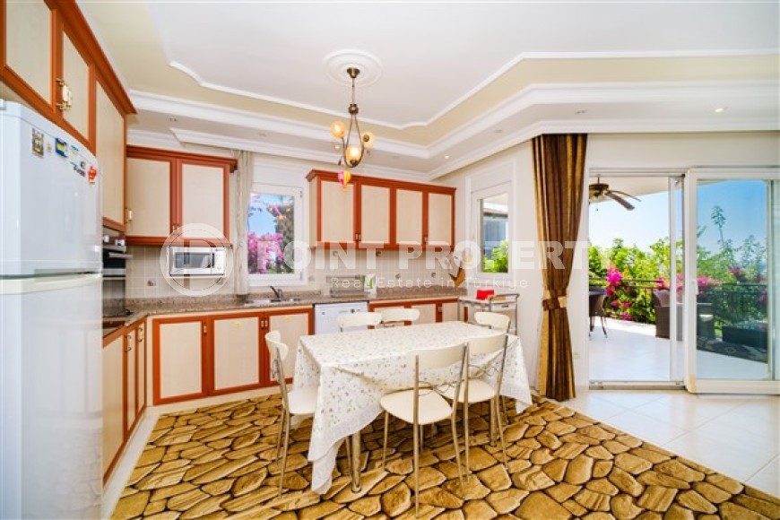 Прекрасная двухэтажная вилла с панорамным видом на море, в живописном районе Аланьи - Конаклы-id-5561-фото-4