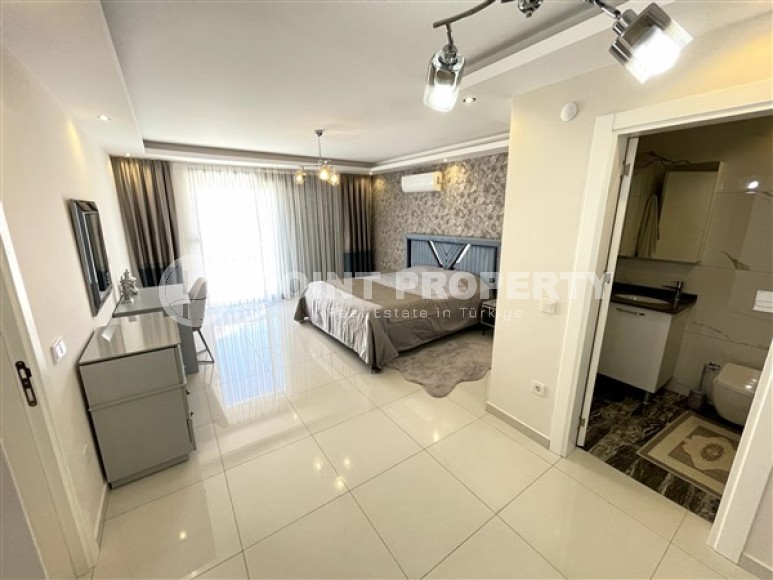 Современная двухуровневая квартира 3+1, общей площадью 180 м2, на 5-м этаже с мансардой в 100 метрах от моря-id-5562-фото-6