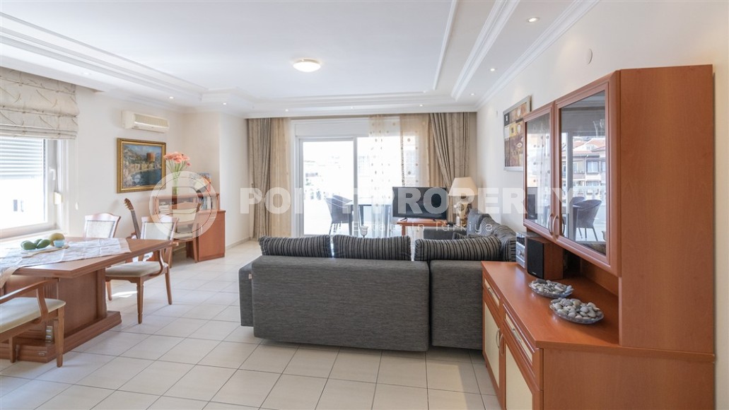 Большая двухуровневая квартира, общей площадью 220 м3, на 4-м этаже с мансардой, в 350 метрах от моря-id-5586-фото-2