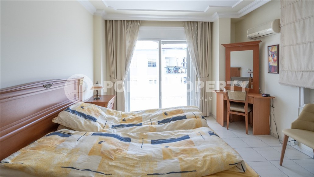 Большая двухуровневая квартира, общей площадью 220 м3, на 4-м этаже с мансардой, в 350 метрах от моря-id-5586-фото-5