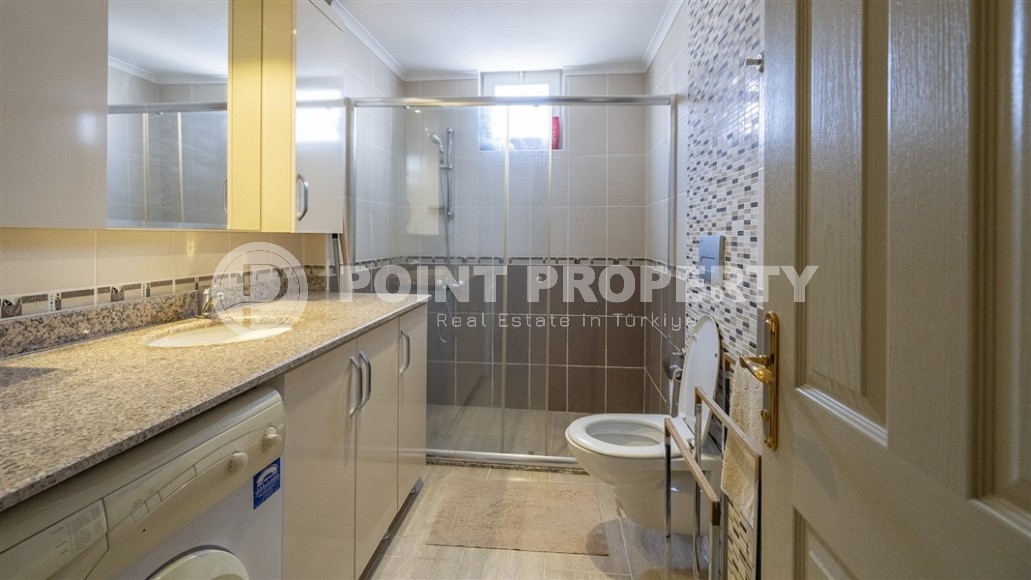 Большая двухуровневая квартира, общей площадью 220 м3, на 4-м этаже с мансардой, в 350 метрах от моря-id-5586-фото-9