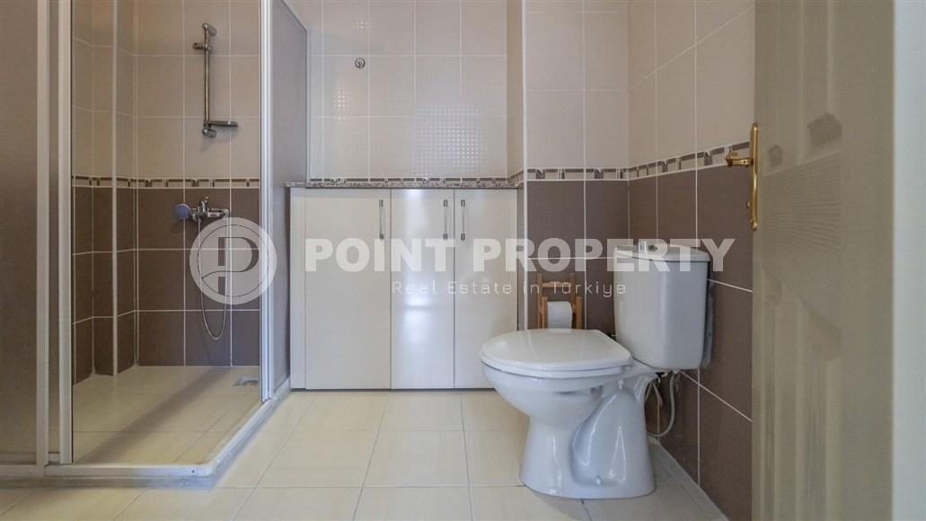 Большая двухуровневая квартира, общей площадью 220 м3, на 4-м этаже с мансардой, в 350 метрах от моря-id-5586-фото-10