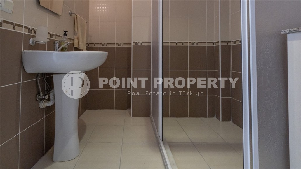 Большая двухуровневая квартира, общей площадью 220 м3, на 4-м этаже с мансардой, в 350 метрах от моря-id-5586-фото-11