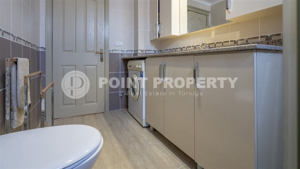 Большая двухуровневая квартира, общей площадью 220 м3, на 4-м этаже с мансардой, в 350 метрах от моря-id-5586-фото-12