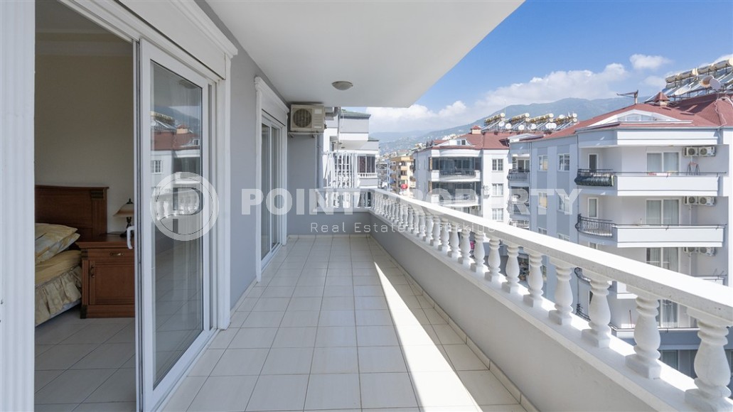 Большая двухуровневая квартира, общей площадью 220 м3, на 4-м этаже с мансардой, в 350 метрах от моря-id-5586-фото-15