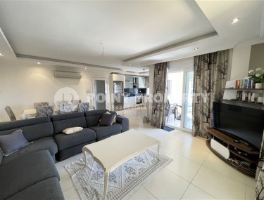 Просторная двухуровневая квартира на 7-м этаже с мансардой, в 500 метрах от моря-id-5593-фото-1