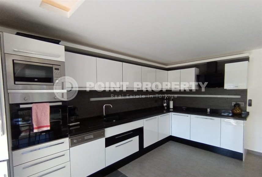 Двухуровневая квартира 2+1 с собственным садом, в 750 метрах от моря, в популярном районе Аланьи - Оба-id-5606-фото-2