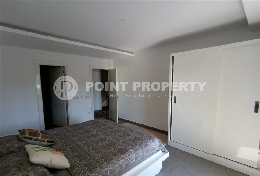 Двухуровневая квартира 2+1 с собственным садом, в 750 метрах от моря, в популярном районе Аланьи - Оба-id-5606-фото-3