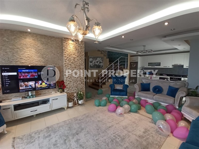 Panoramic two-level apartment on the first line from the sea in a prestigious area of Alanya - Kestel-id-5617-photo-3