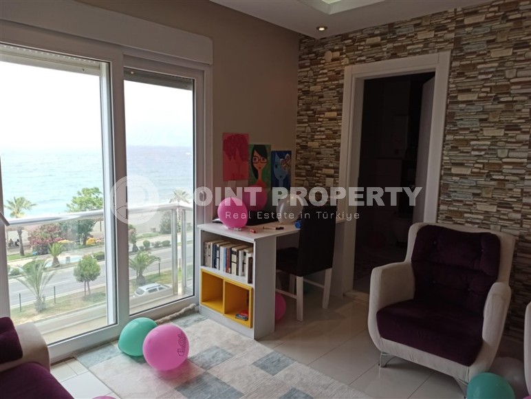Panoramic two-level apartment on the first line from the sea in a prestigious area of Alanya - Kestel-id-5617-photo-10