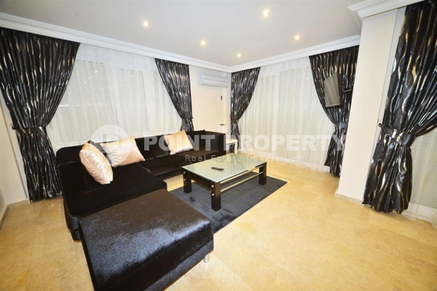 Отдельно стоящая трехэтажная вилла с бассейном и садом, в 100 метрах от моря-id-5627-фото-2