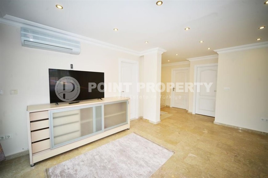 Отдельно стоящая трехэтажная вилла с бассейном и садом, в 100 метрах от моря-id-5627-фото-7