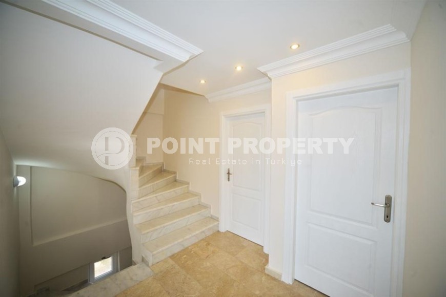 Отдельно стоящая трехэтажная вилла с бассейном и садом, в 100 метрах от моря-id-5627-фото-11