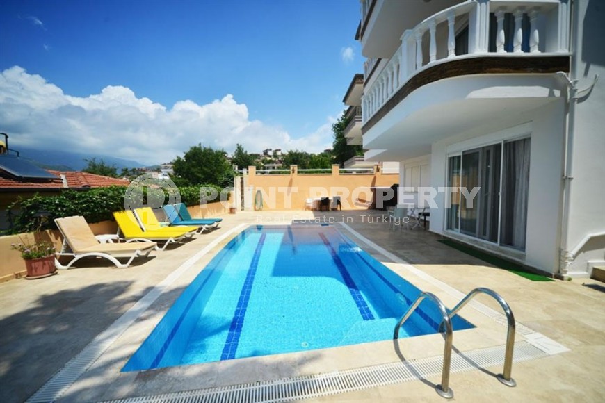 Отдельно стоящая трехэтажная вилла с бассейном и садом, в 100 метрах от моря-id-5627-фото-19