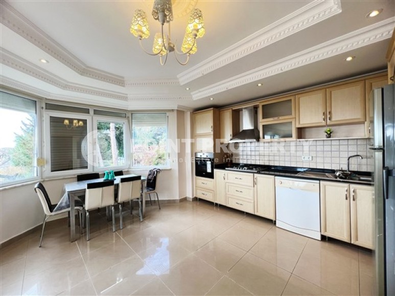 Comfortable bright duplex 3+1, with a total area of 165 m2, in the elite area of Alanya - Tepe-id-5632-photo-3