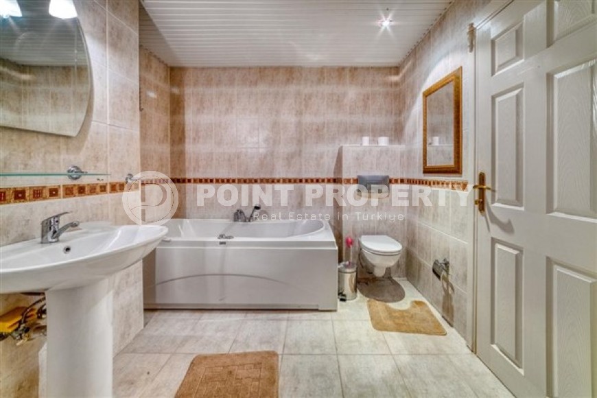 Панорамная двухуровневая квартира 3+1, общей площадью 250 м2, в центре района Тосмур-id-5640-фото-13