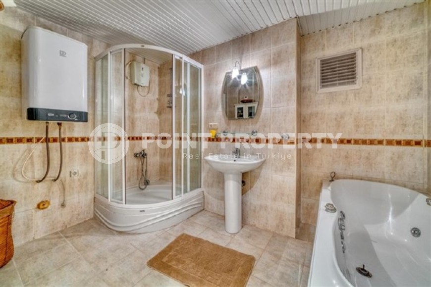 Панорамная двухуровневая квартира 3+1, общей площадью 250 м2, в центре района Тосмур-id-5640-фото-14