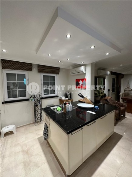 Комфортабельная трехэтажная вилла  3+1, общей площадью 180 м2, в полутора километрах от моря-id-5645-фото-2