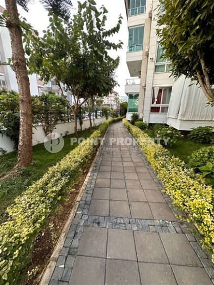 Compact furnished apartment 300 meters from the beach and promenade-id-5681-photo-12