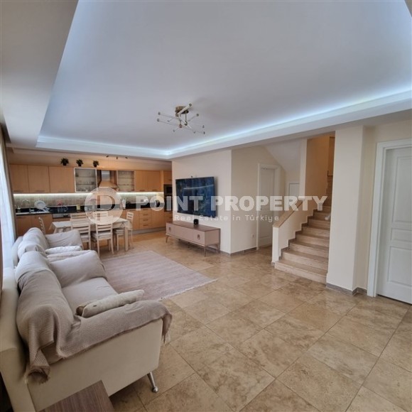 Большая двухуровневая квартира с собственным садом, в центре спокойного, благоустроенного района Аланьи - Джикджилли-id-5690-фото-2