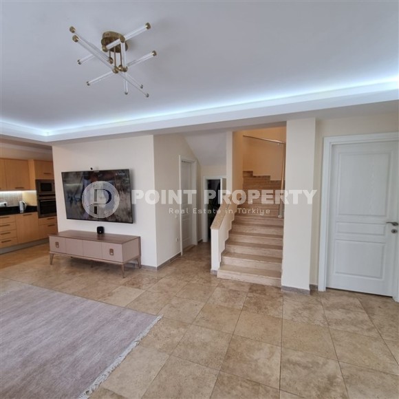 Большая двухуровневая квартира с собственным садом, в центре спокойного, благоустроенного района Аланьи - Джикджилли-id-5690-фото-3