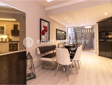 Panoramic two-level apartment with four bedrooms, in the very center of Mahmutlar-id-5718-photo-3