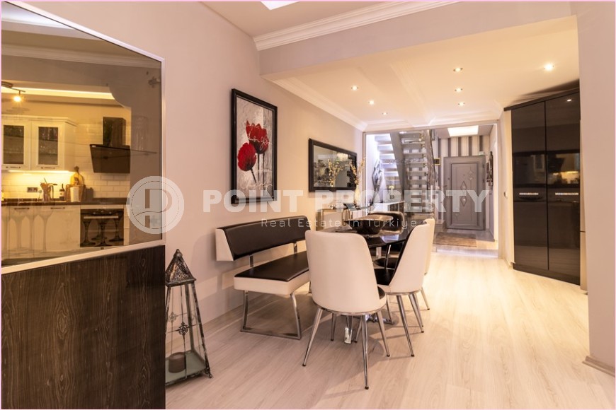 Panoramic two-level apartment with four bedrooms, in the very center of Mahmutlar-id-5718-photo-3