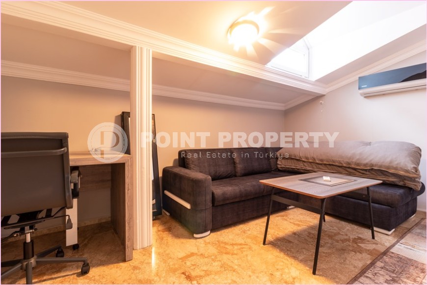 Panoramic two-level apartment with four bedrooms, in the very center of Mahmutlar-id-5718-photo-9