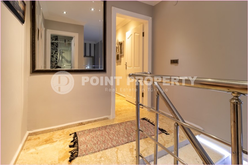 Panoramic two-level apartment with four bedrooms, in the very center of Mahmutlar-id-5718-photo-11