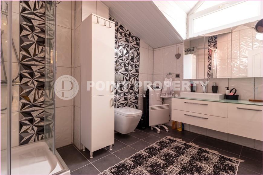 Panoramic two-level apartment with four bedrooms, in the very center of Mahmutlar-id-5718-photo-12