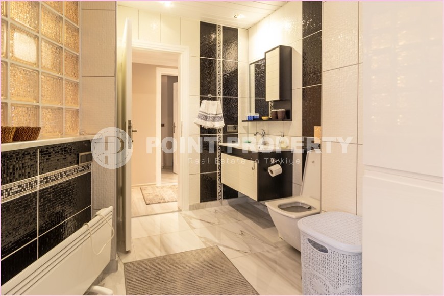 Panoramic two-level apartment with four bedrooms, in the very center of Mahmutlar-id-5718-photo-13