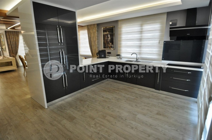 Комфортабельная двухуровневая квартира, с качественным ремонтом, стильной мебелью и современной бытовой техникой, в популярном районе Аланьи - Оба-id-5731-фото-6