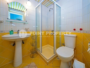 Cozy, bright apartment on the 1st floor in a building built in 2007, in the very center of Alanya-id-5743-photo-4