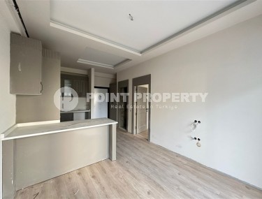 Современная квартира с качественной чистовой отделкой и приятным светлым интерьером, в 250 метрах от моря-id-5760-фото-2