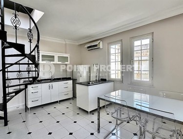 Просторная двухуровневая квартира на 4-м этаже с мансардой, в 300 метрах от роскошного песчаного пляжа и набережной-id-5761-фото-2