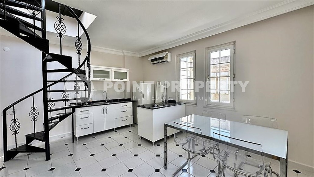 Просторная двухуровневая квартира на 4-м этаже с мансардой, в 300 метрах от роскошного песчаного пляжа и набережной-id-5761-фото-2