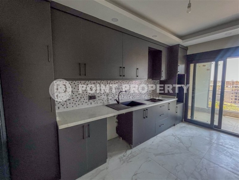 Новая трехэтажная вилла с двумя отдельными входами в полутора километрах от моря-id-5762-фото-5