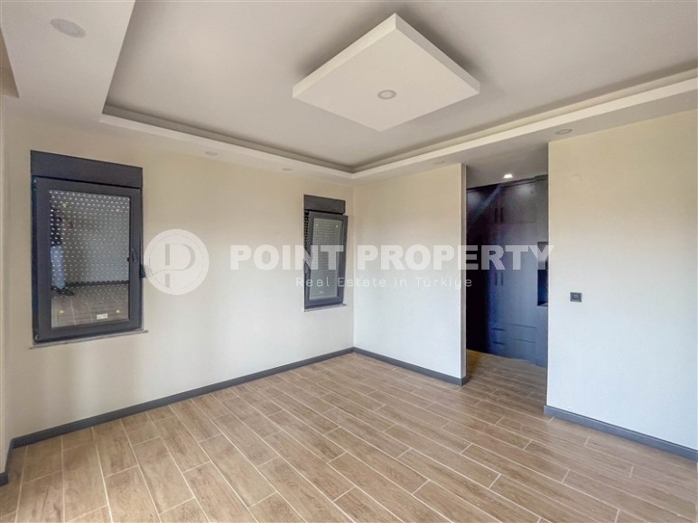 Новая трехэтажная вилла с двумя отдельными входами в полутора километрах от моря-id-5762-фото-11