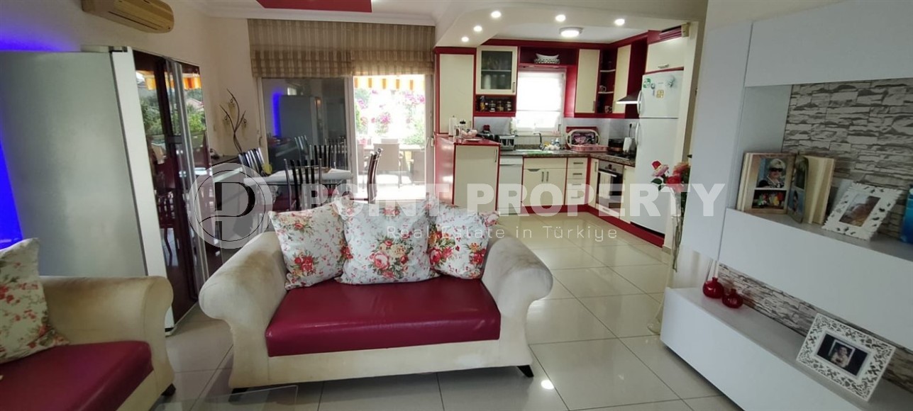 Трехэтажная меблированная вилла с бассейном и садом, в 250 метрах от моря-id-5769-фото-2