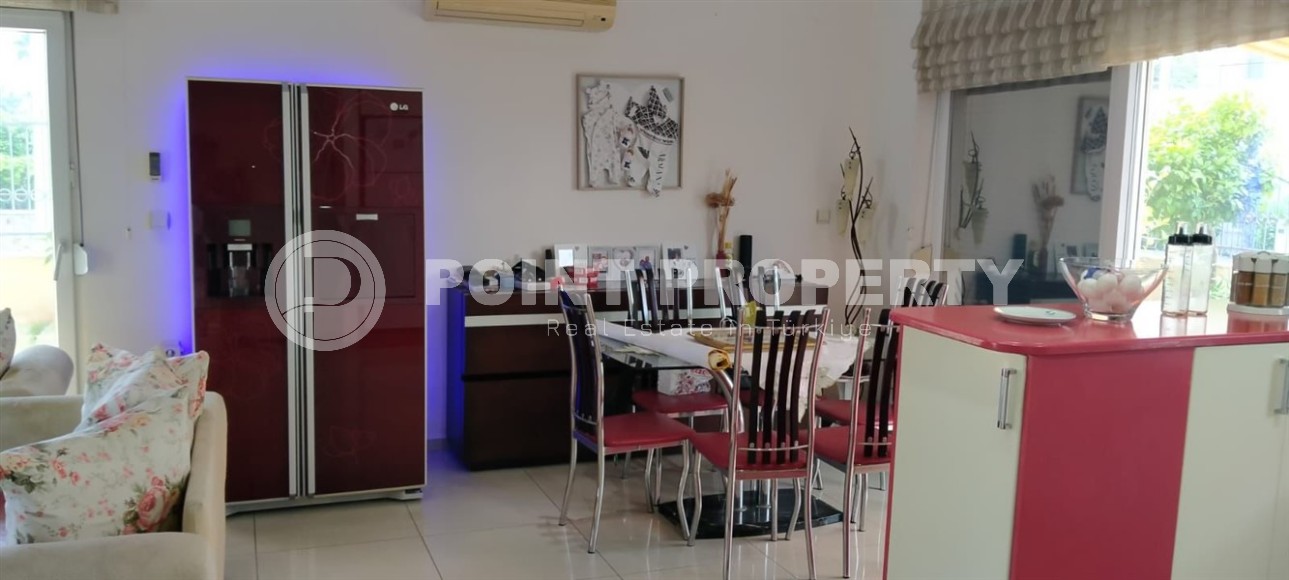 Трехэтажная меблированная вилла с бассейном и садом, в 250 метрах от моря-id-5769-фото-4