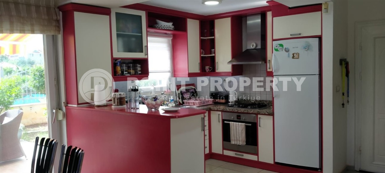 Трехэтажная меблированная вилла с бассейном и садом, в 250 метрах от моря-id-5769-фото-5