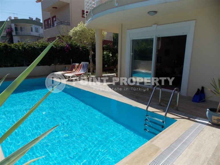 Трехэтажная меблированная вилла с бассейном и садом, в 250 метрах от моря-id-5769-фото-13