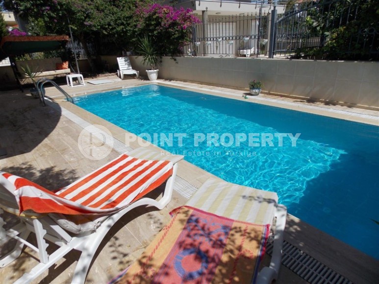 Трехэтажная меблированная вилла с бассейном и садом, в 250 метрах от моря-id-5769-фото-14