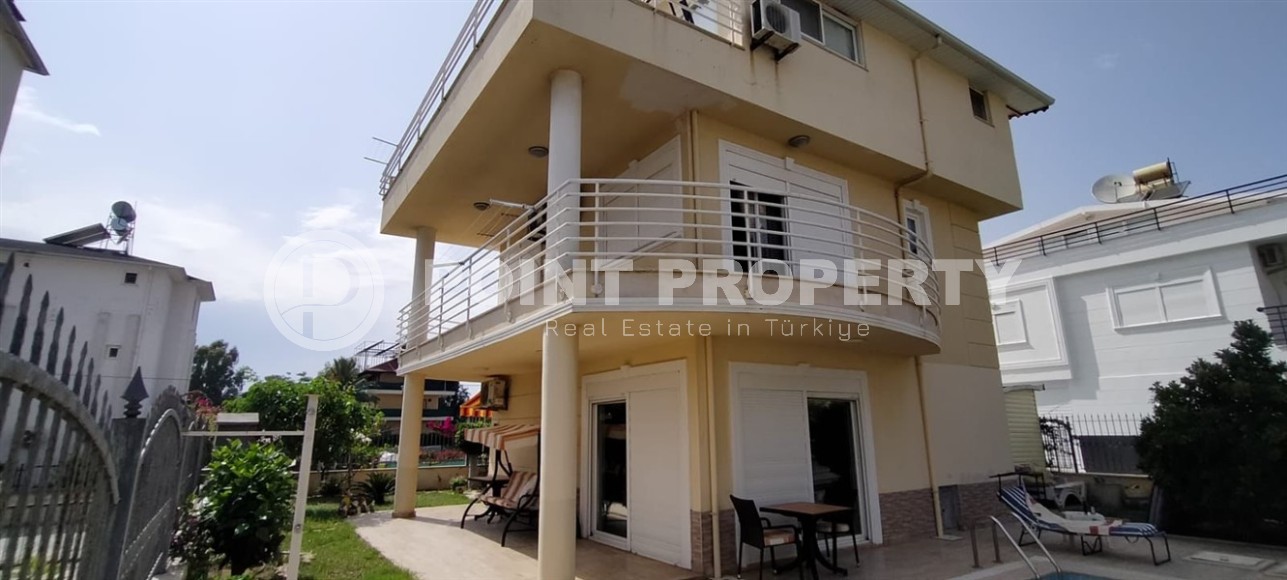 Трехэтажная меблированная вилла с бассейном и садом, в 250 метрах от моря-id-5769-фото-17